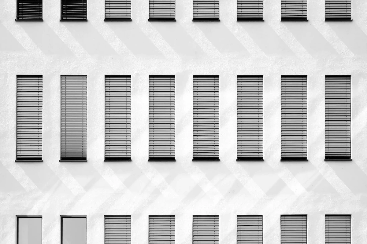 Janelas de um edifício em Nuremberga, Alemanha